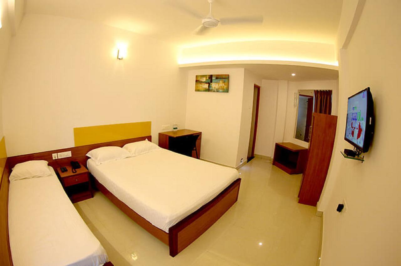 Roopmahal Hotell Thiruvananthapuram Eksteriør bilde